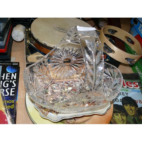 238 - MIXED LOT TO INCLUDE BOOKS OF ELVIS, THE BEATLES, MICHAEL JACKSON, DOULTON PLATES, CRYSTAL BASKET, V... 