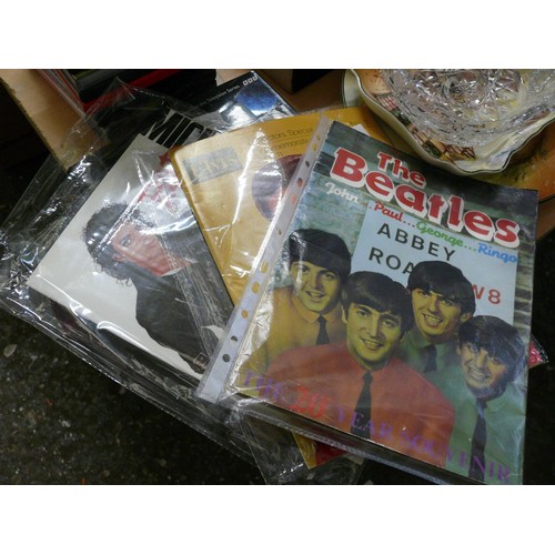 238 - MIXED LOT TO INCLUDE BOOKS OF ELVIS, THE BEATLES, MICHAEL JACKSON, DOULTON PLATES, CRYSTAL BASKET, V... 