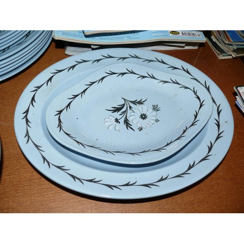 271 - WEDGWOOD ASTER PART DINNER SERVICE