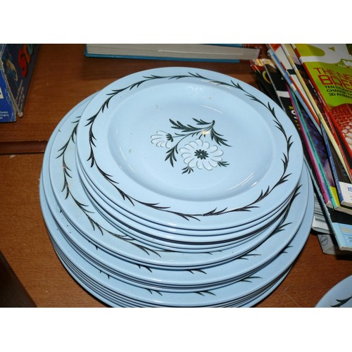 271 - WEDGWOOD ASTER PART DINNER SERVICE