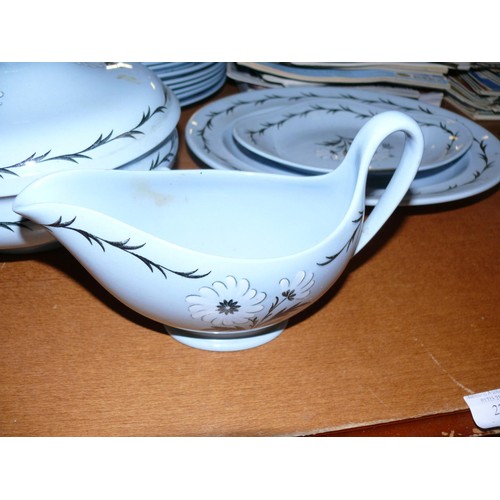 271 - WEDGWOOD ASTER PART DINNER SERVICE