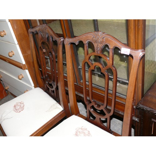 386 - A LOVELY PAIR OF CHIPPENDALE INFLUENCED CHAIRS