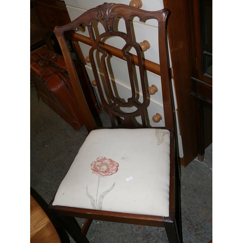 386 - A LOVELY PAIR OF CHIPPENDALE INFLUENCED CHAIRS