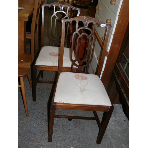 386 - A LOVELY PAIR OF CHIPPENDALE INFLUENCED CHAIRS