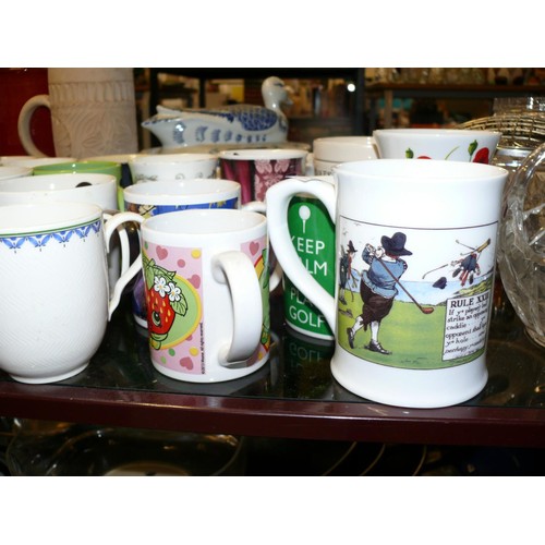 300 - LARGE COLECTION OF FINE CHINA AND CERAMIC MUGS TO INCLUDE TIGER/LEOPARD PRINT, GOLFING ETC