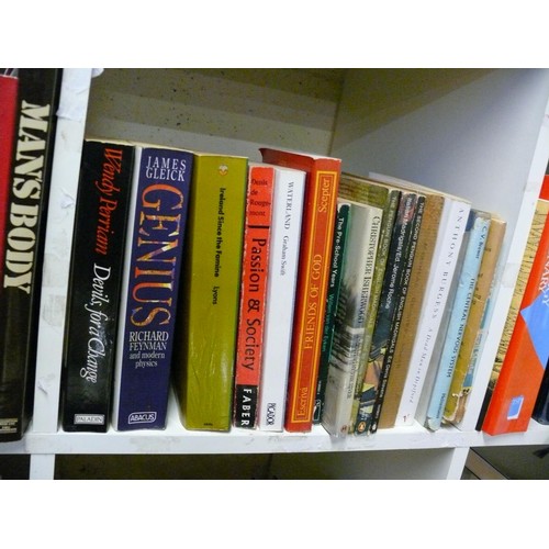 305 - 5 CUBES OF GOOD QUALITY BOOKS TO INCLUDE IAN M BANKS, NEVILLE SHUTE, ANTHONY BURGESS ETC