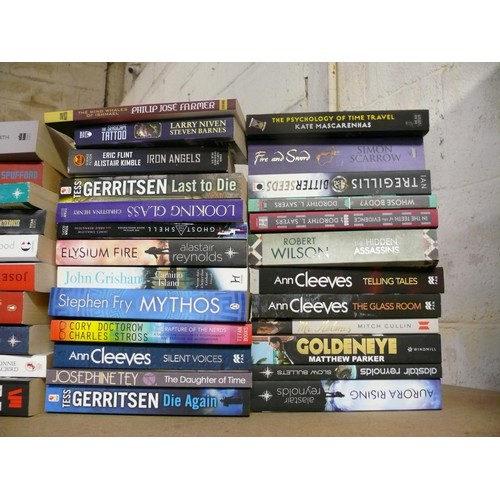 313 - 2 SHELVES OF GOOD QUALITY BOOKS IN AS NEW CONDITION TO INCLUDE STEPHEN FRY, JOHN GRISHAM, ANN CLEEVE... 