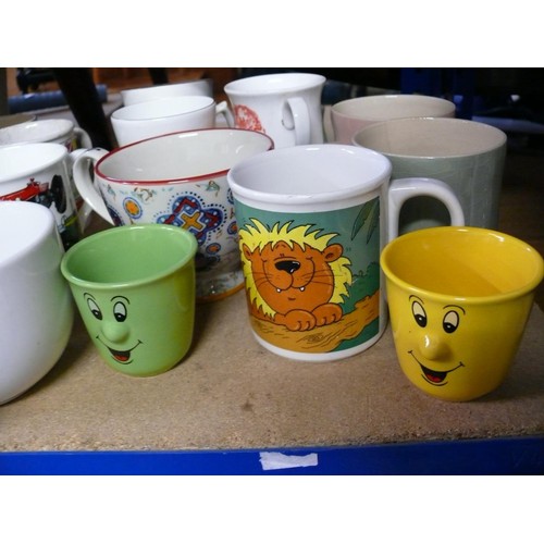 316 - LARGE SELECTION OF CHINA AND CERAMIC MUGS