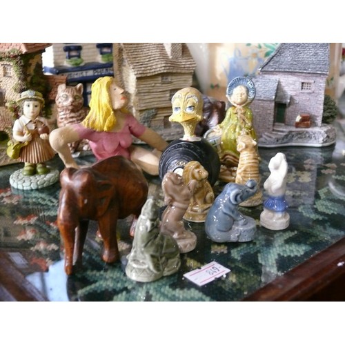 425 - LARGE COLLECTION OF ORNAMENTS AND CHINA TO INCLUDE A PAIR OF GERMAN SHEPHERDS, HORNSEA TEAPOT, DAVID... 