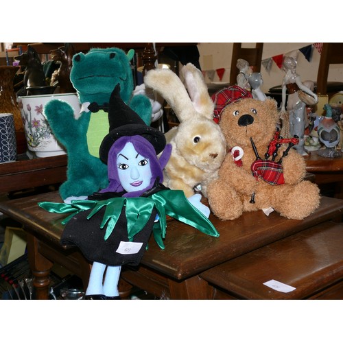 429 - COLLECTION OF CUDDLY TOYS TO INCLUDE A GIRAFFE, UNICORNS, WITCH, BAT ETC