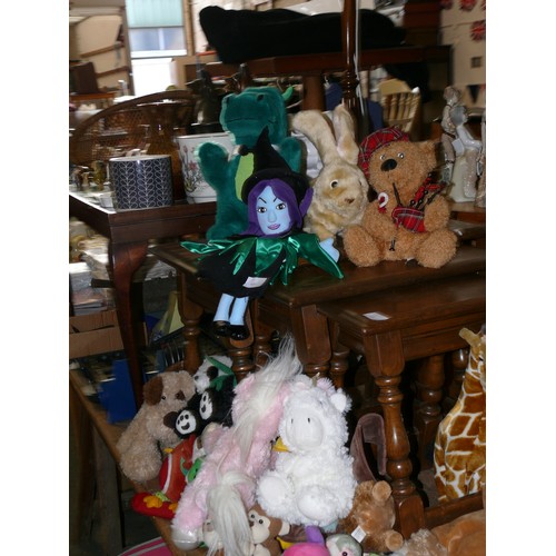 429 - COLLECTION OF CUDDLY TOYS TO INCLUDE A GIRAFFE, UNICORNS, WITCH, BAT ETC