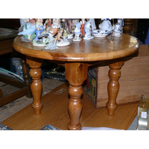 434 - SMALL ROUND PINE COFFEE TABLE