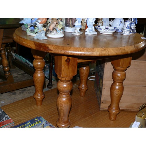 434 - SMALL ROUND PINE COFFEE TABLE