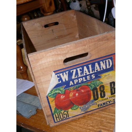 435 - VINTAGE WOODEN NEW ZEALAND APPLE CRATE