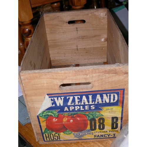 435 - VINTAGE WOODEN NEW ZEALAND APPLE CRATE