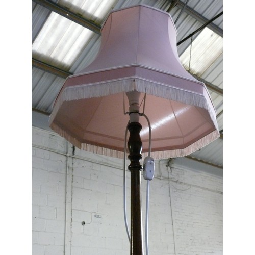 436 - DARK WOOD STANDARD LAMP WITH TURNED COLUMN AND LARGE PINK SHADE