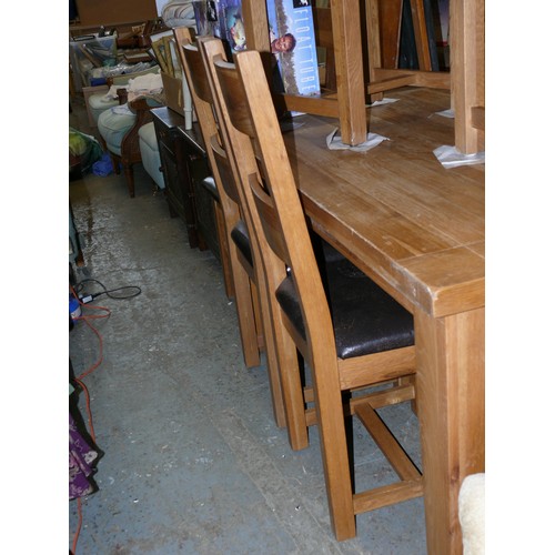 367 - SOLID LIGHT OAK DINING TABLE AND 6 HEAVY SOLID LIGHT  OAK MATCHING CHAIRS WITH VINYL SEATS (NEED REC... 