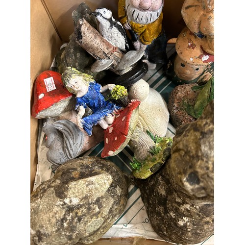 399B - GARDEN ORNAMENTS AND FIGURES. INC GNOMES, TOADS, RABBITS AND TOADSTOOLS.