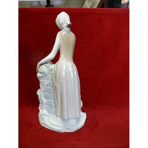 58 - VINTAGE LLADRO NAO GIRL BY A WATER FOUNTAIN  THIS IS A RETIRED PIECE