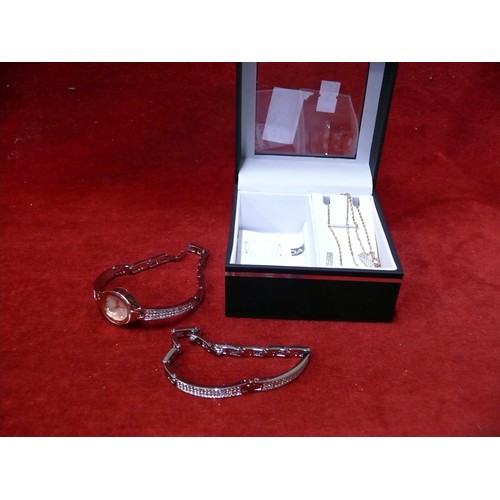 17 - A SEKONDA WATCH SET THE WATCH, NECKLACE, BRACELET & EARRINGS