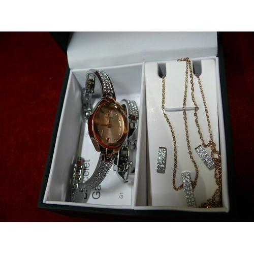 17 - A SEKONDA WATCH SET THE WATCH, NECKLACE, BRACELET & EARRINGS