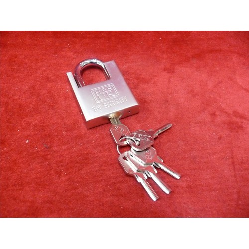 22 - A REALLY HEAVY DUTY SECURITY PADLOCK WITH 5 VERY DIFFERENT TYPE OF KEYS