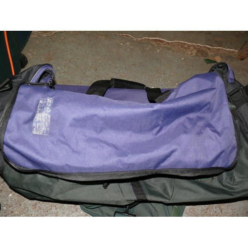 503 - SELECTION OF HOLDALLS AND TRAVELBAGS