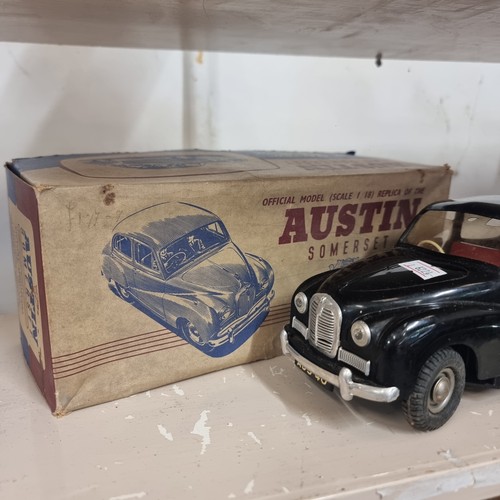 62 - RARE VICTORY INDUSTRIES, BOXED AUSTIN SOMERSET OFFICIAL SCALE 1:18 CIRCA 1953