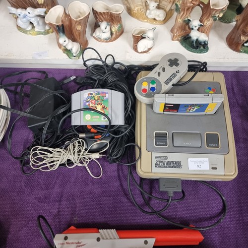 82 - NINTENDO , SUPER NINTENDO ENTERTAINMENT SYSTEM, MODEL SNPS-001A (UK V). COMES WITH SUPER MARIOWORLD ... 