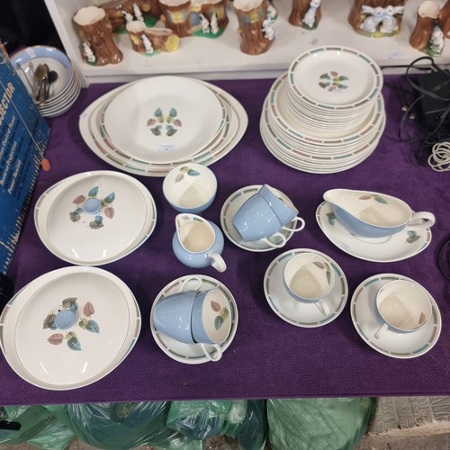 83 - WEDGEWOOD SEANDER BARLASTON DINNER SET IN CREAM AND DUCK EGG BLUE WITH AUTUMNAL LEAF DESIGN. 6 DINNE... 