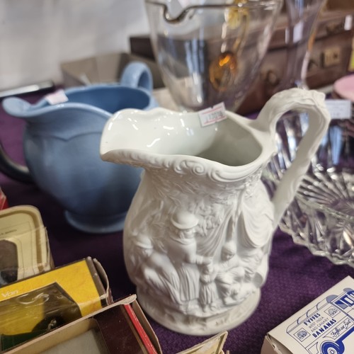 114 - A LOVELY AMBER AND CLEAR GLASS JUG, A HAND PAINTED STEM VASE, A GLASS FRUIT BOWL ALONG WITH 2 OTHER ... 