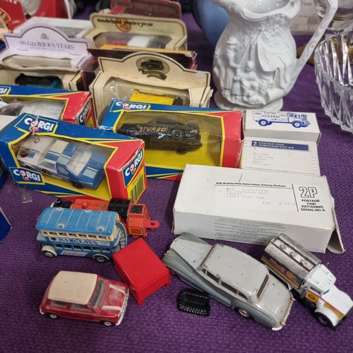 120 - CORGI, APPROXIMATLEY 30 BOXED VARIOUS MAKES MODEL CARS INCLUDING YESTERYEAR, CORGI, MATCHBOX AND MAN... 