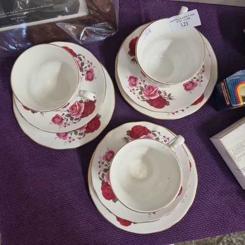 121 - QUEEN ANNE BONE CHINA, 3 TRIOS OF CUP, SAUCER AND PLATE IN GOOD CONDITION.