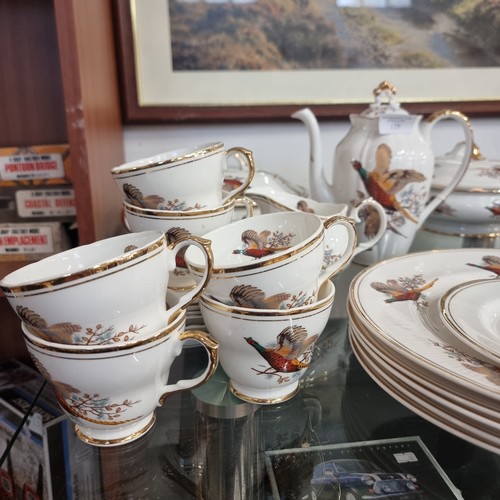 125 - SHERIDAN, A FINE  BONE CHINA DINNER SET ADORNED WITH PHEASANTS COMPRISING OF 5 DINNER PLATES, 6 TEA ... 