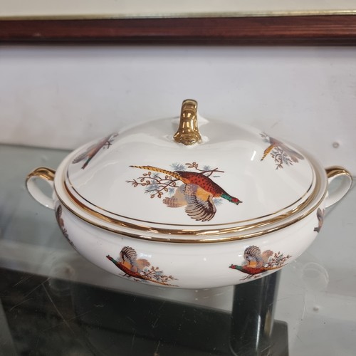 125 - SHERIDAN, A FINE  BONE CHINA DINNER SET ADORNED WITH PHEASANTS COMPRISING OF 5 DINNER PLATES, 6 TEA ... 