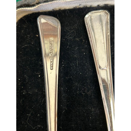 10 - A 1950'S RYALS OF SHEFFIELD CHRISTENING FORK & SPOON SET IN ORIGINAL CASE TOGETHER WITH AN EDWARDIAN... 