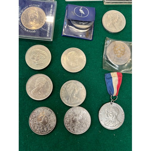 14 - COLLECTION OF BRITISH COINS INCLUDING 15 CROWNS (CHURCHILL, QUEEN MOTHER, JUBILEE, A FIRST DECIMAL C... 