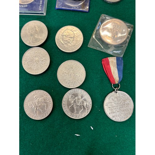 14 - COLLECTION OF BRITISH COINS INCLUDING 15 CROWNS (CHURCHILL, QUEEN MOTHER, JUBILEE, A FIRST DECIMAL C... 