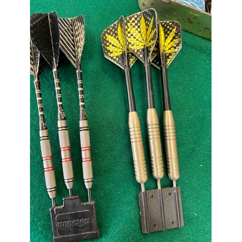 15 - QUANTITY OF DARTS - VINTAGE AND MORE MODERN - INCLUDING SET BY RIBTEX, SET BY DIMPLEX, FEATHERS, VIN... 