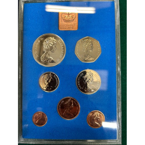 27 - 1972 PROOF SET COINAGE OF GREAT BRITAIN & NORTHERN IRELAND TOGETHER WITH A 1981 CHARLES & DIANA CROW... 