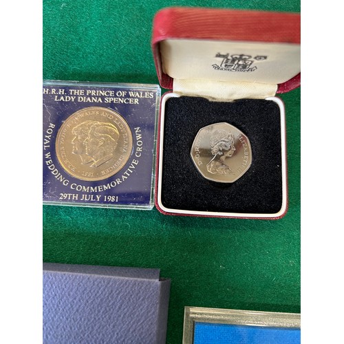 27 - 1972 PROOF SET COINAGE OF GREAT BRITAIN & NORTHERN IRELAND TOGETHER WITH A 1981 CHARLES & DIANA CROW... 