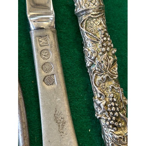 30 - EDWARDIAN GLOVE STRETCHERS WITH STERLING SILVER HANDLES (SEE PHOTO FOR CONDITION), VINTAGE HAIR CURL... 