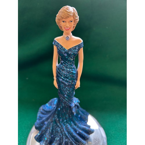 32 - A SWAROVSKI CRYSTAL DIANA PRINCESS OF WALES FIGURE 