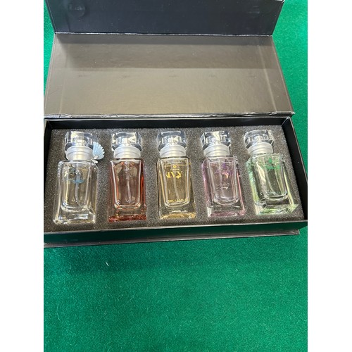 33 - THE COLLECTION V BY GEM AURAS - 5 BOTTLES OF PERFUME WITH GENUINE GEMSTONES INCLUDING BLACK ONYX, AM... 