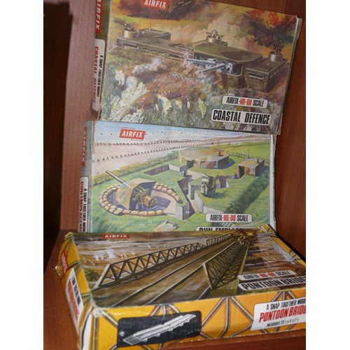 128 - AIRFIX  HO-OO SCALE MODEL PONTOON BRIDGE, COASTAL DEFENCE AND A GUN EMPLACEMENT ALL IN ORIGINAL BOXE... 