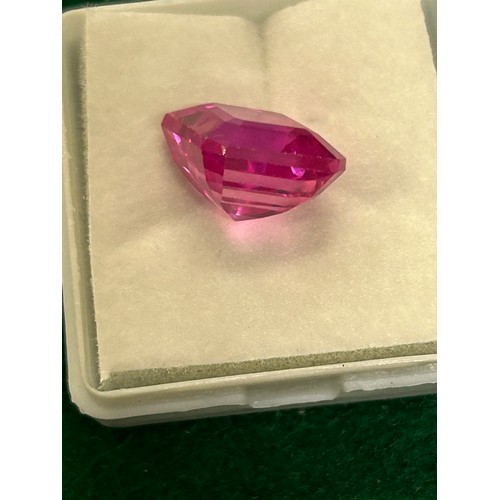 41 - SQUARE PINK SAPPHIRE WITH ORIGINAL LABORATORY CERTIFICATE