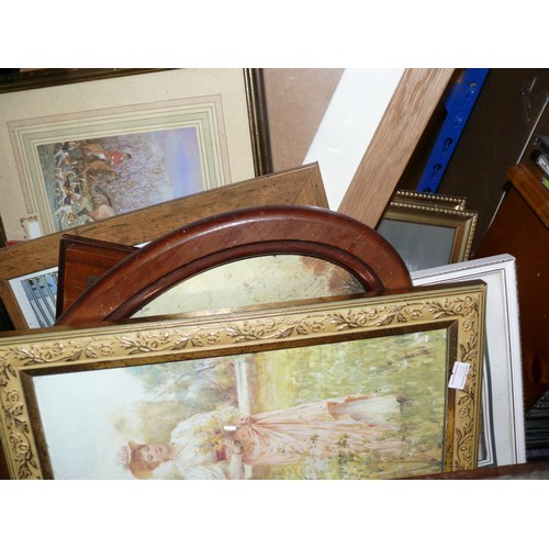 584 - QUANTITY OF PICTURE FRAMES, ORNATE AND MODERN WITH PRINTS