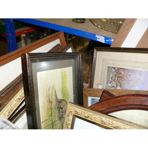 584 - QUANTITY OF PICTURE FRAMES, ORNATE AND MODERN WITH PRINTS