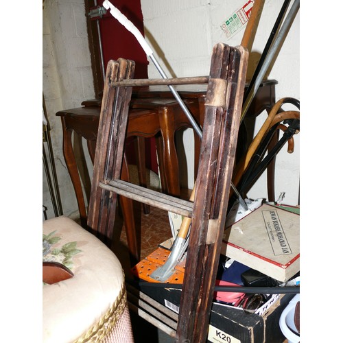 580 - WOODEN VINTAGE CLOTHES AIRER,