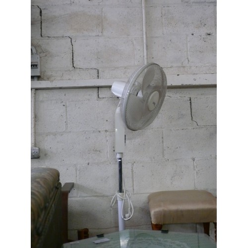 575 - STANDARD WHITE ELECTRIC FAN